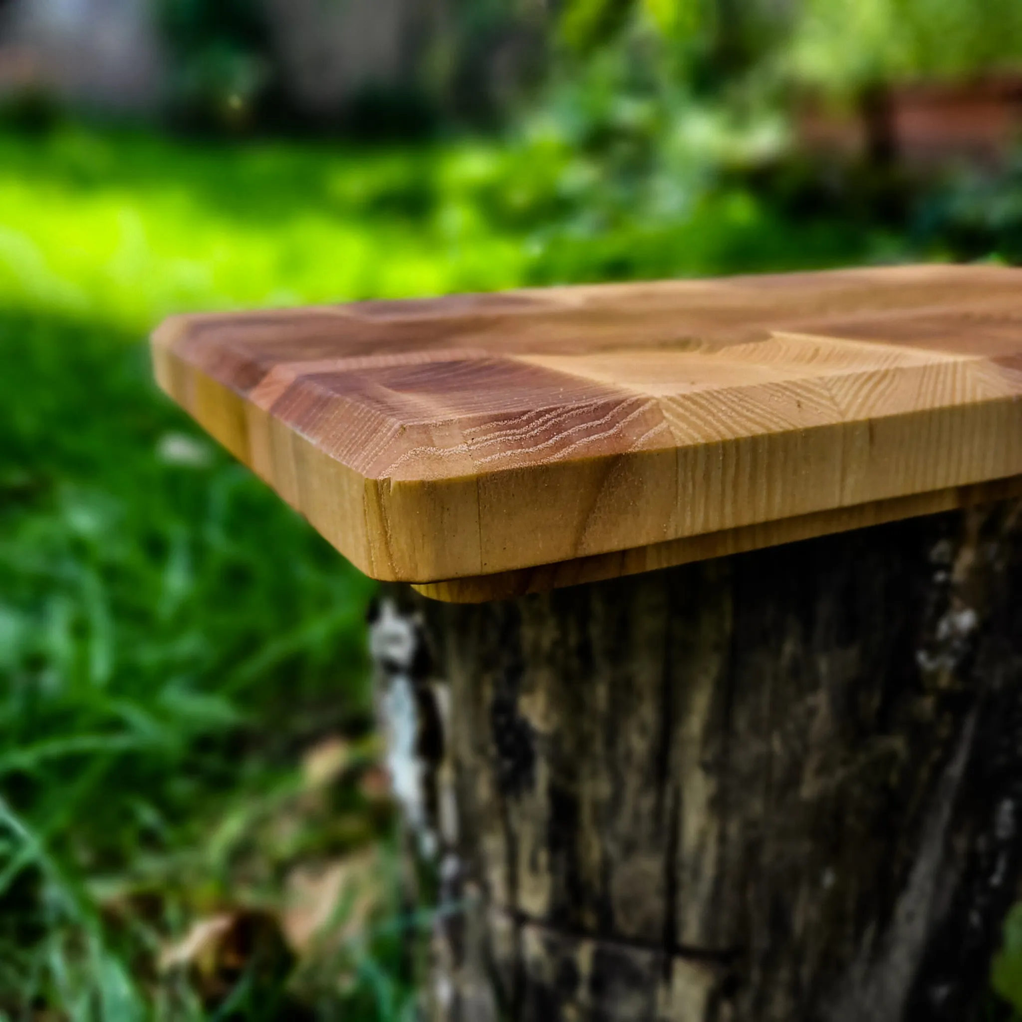 End-grain daska za sečenje, kernirani jasen