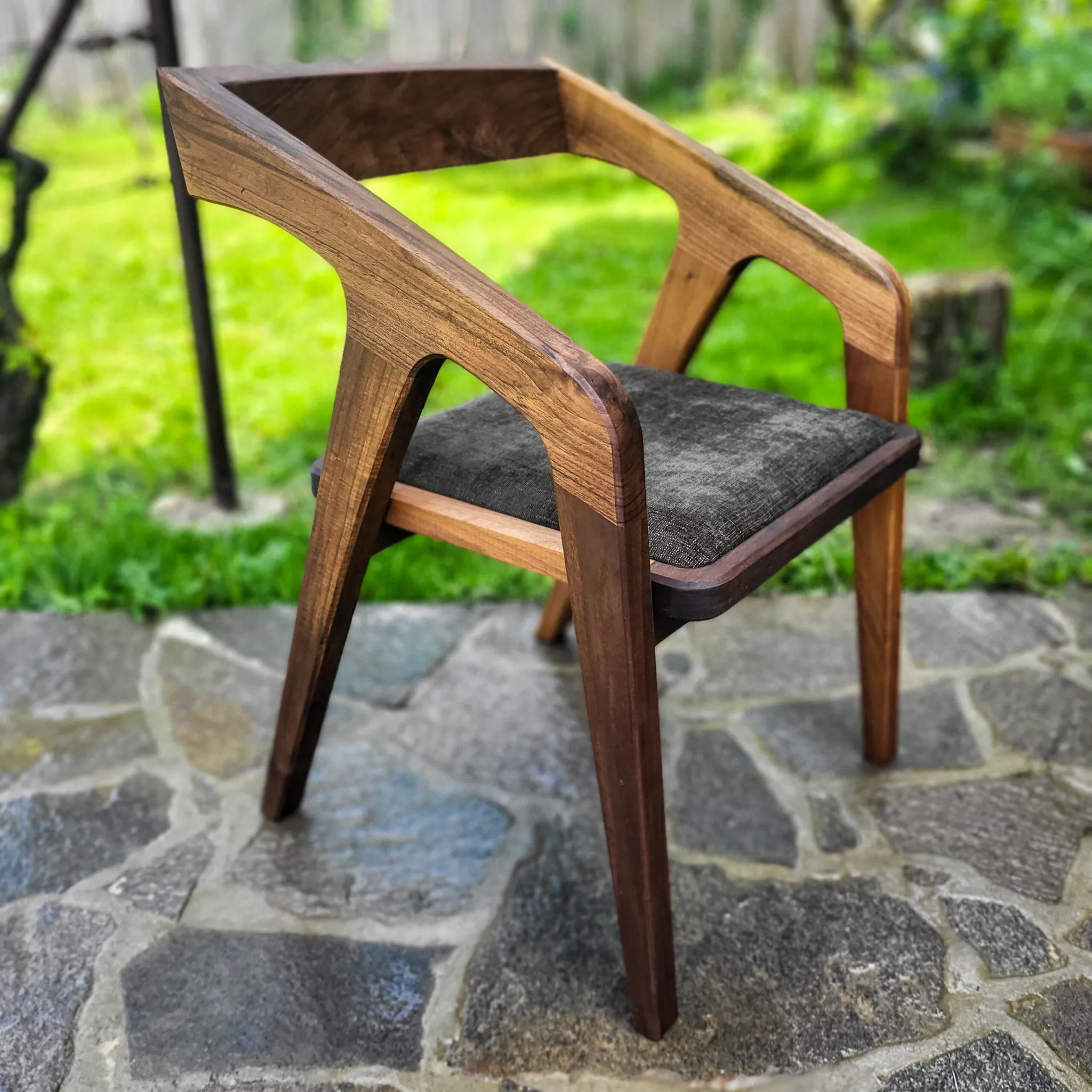 Hank 1.0 stolica, pareni orah