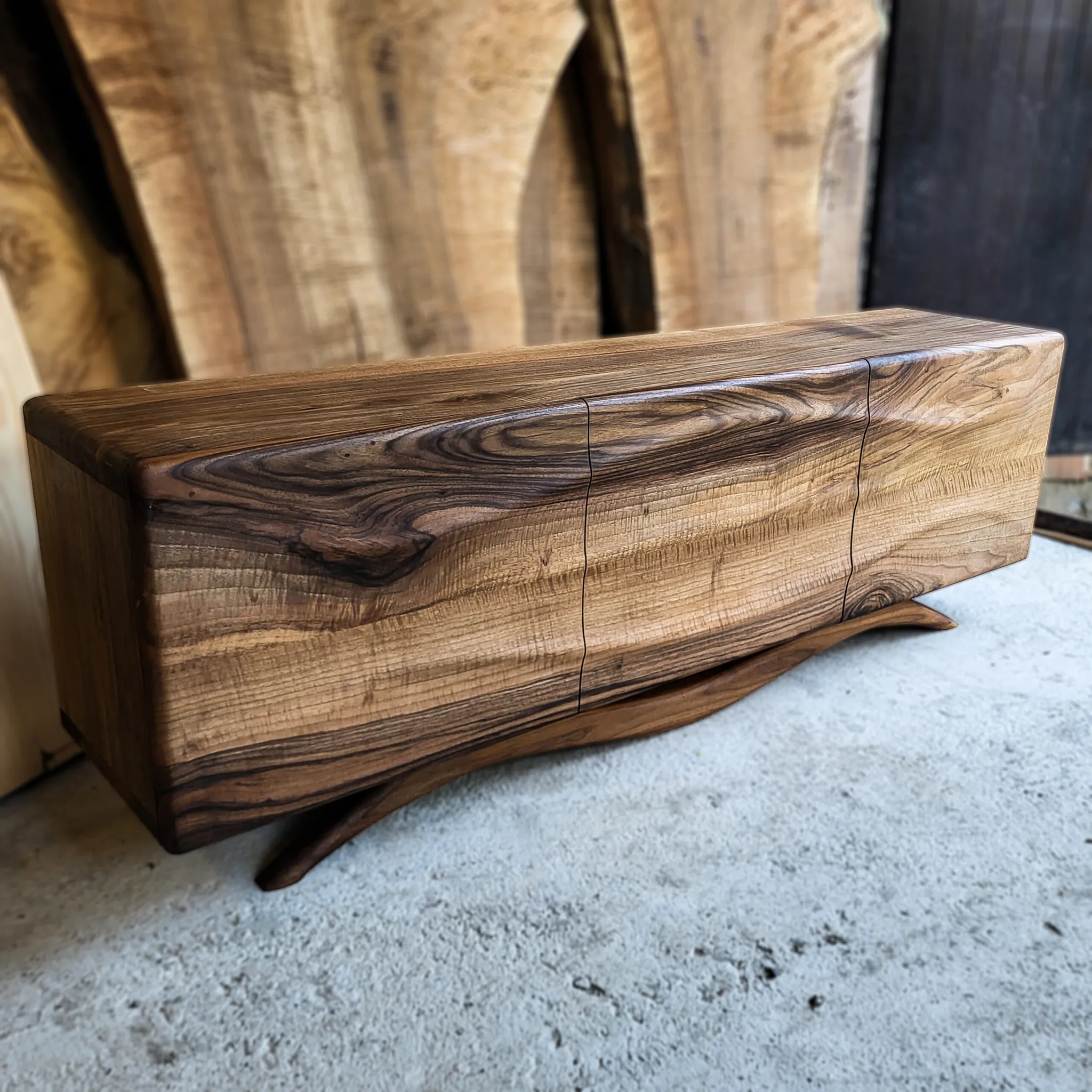 Val komoda, pareni orah, 150 cm širine