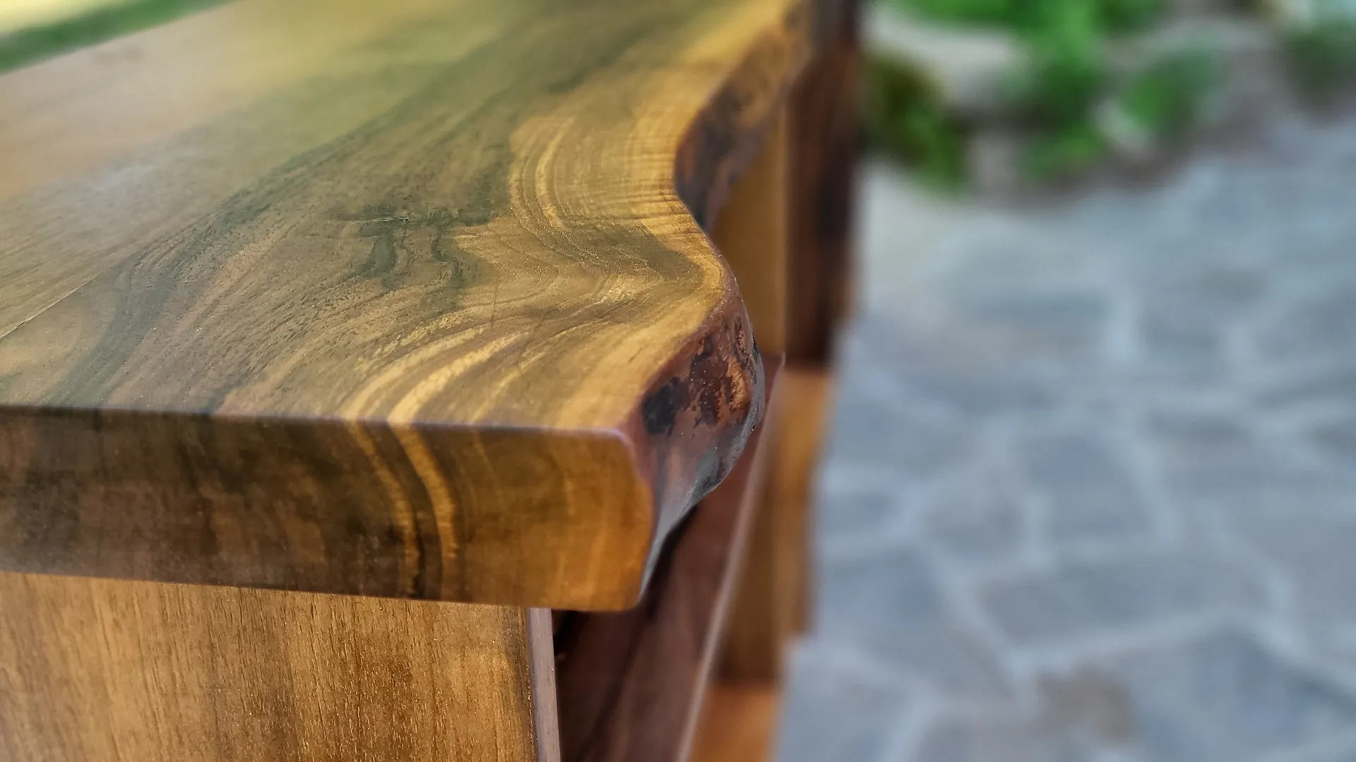 Live-edge komoda, 220 cm širine, pareni orah