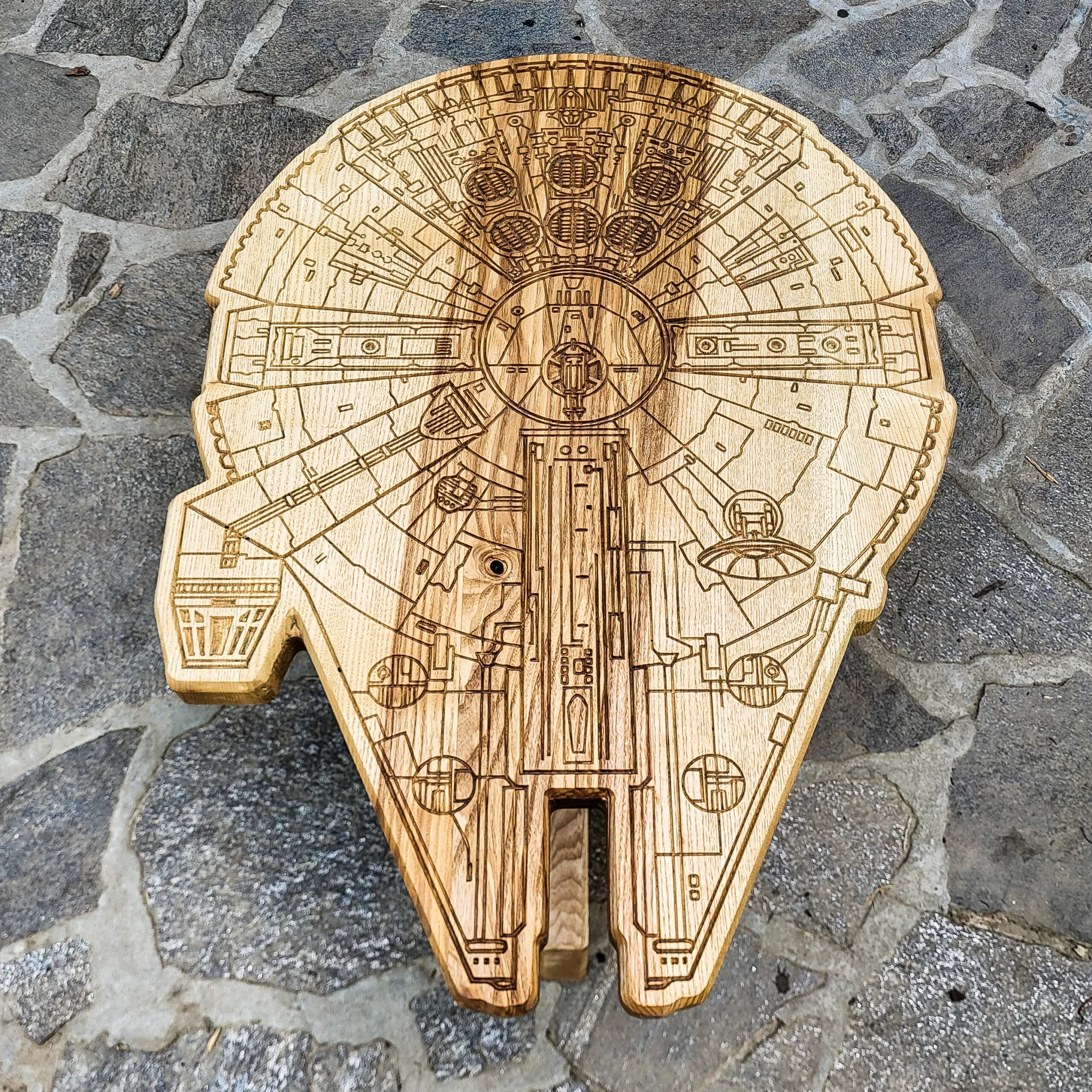 Millennium Falcon, jasen