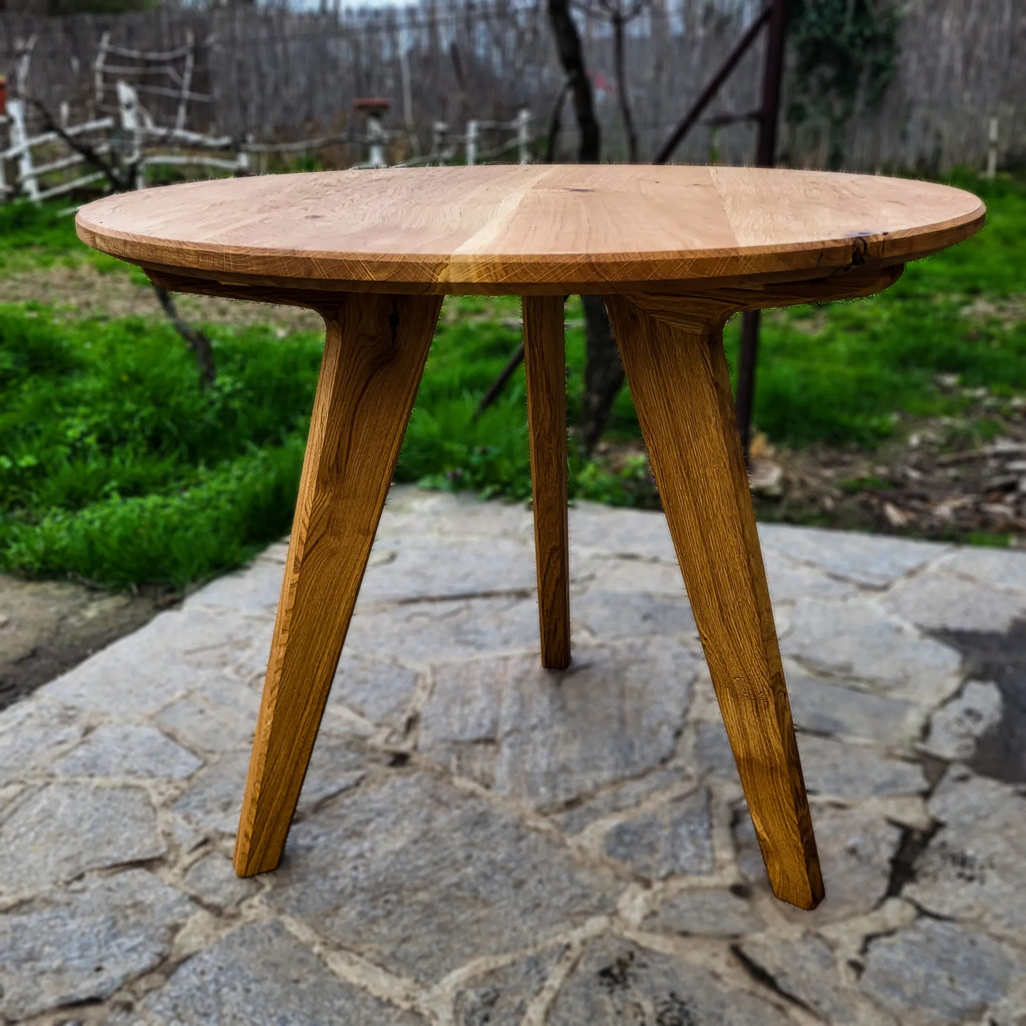 Tronogi, hrast, fi 90 cm