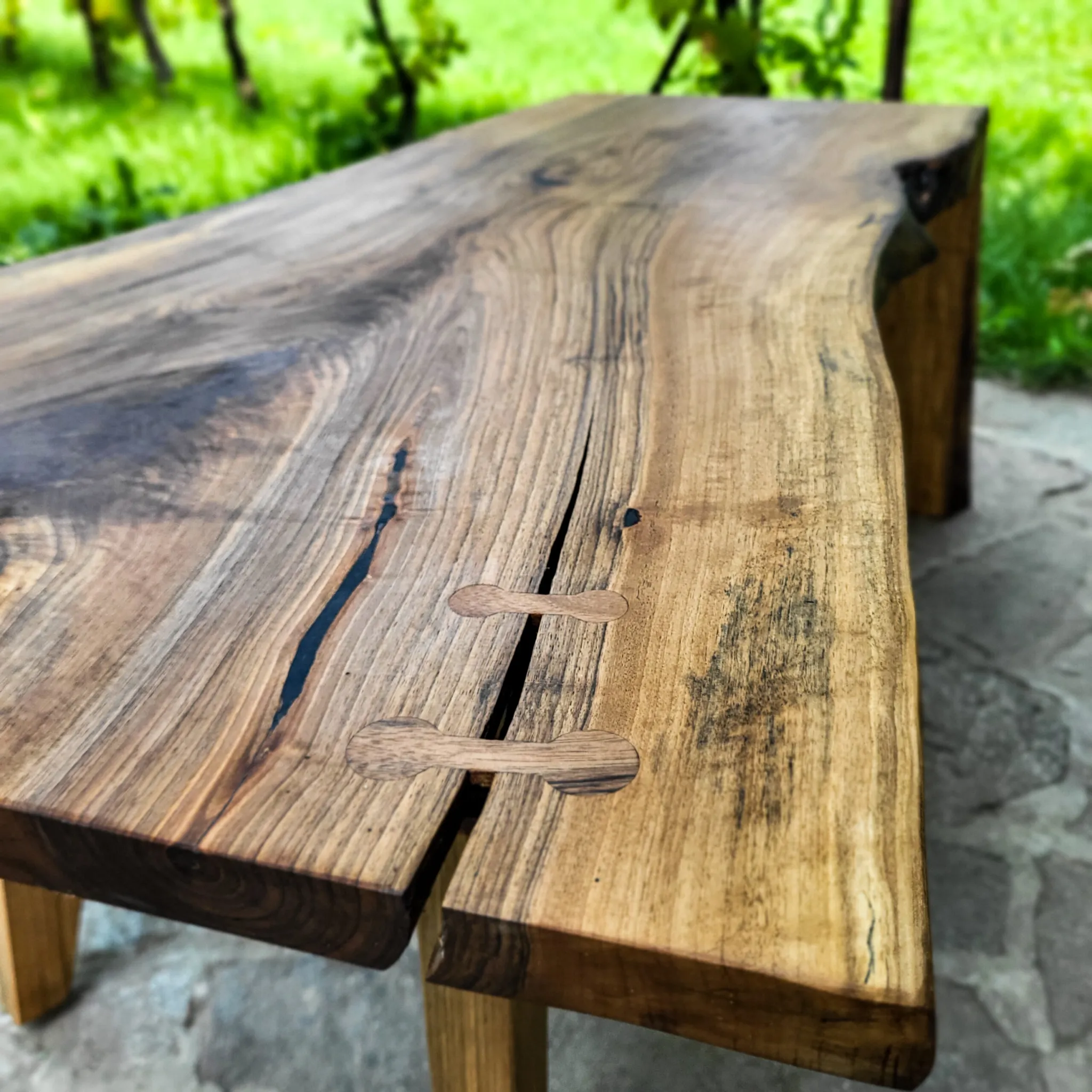 Rašljar, domaći orah, u waterfall stilu, 105 x 65 cm