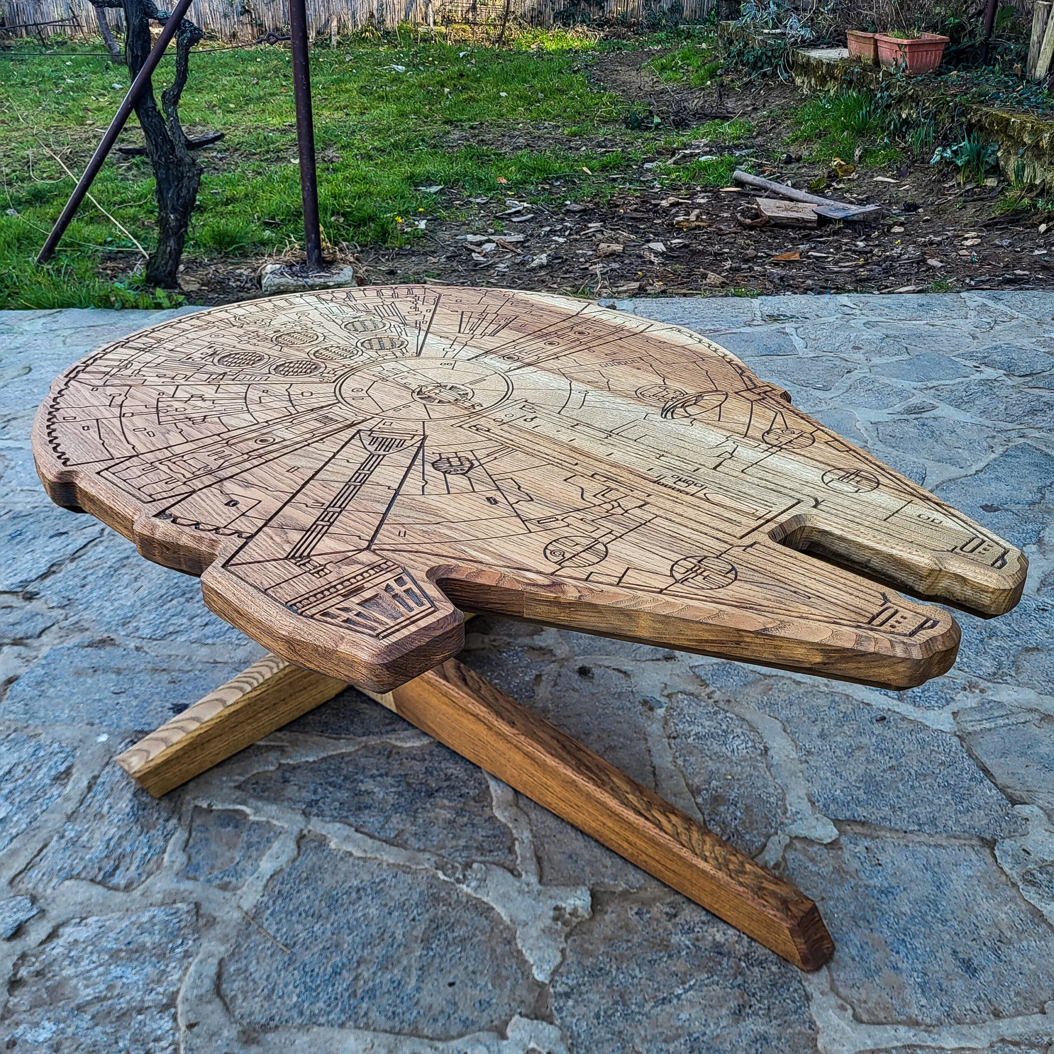 Millennium Falcon, jasen