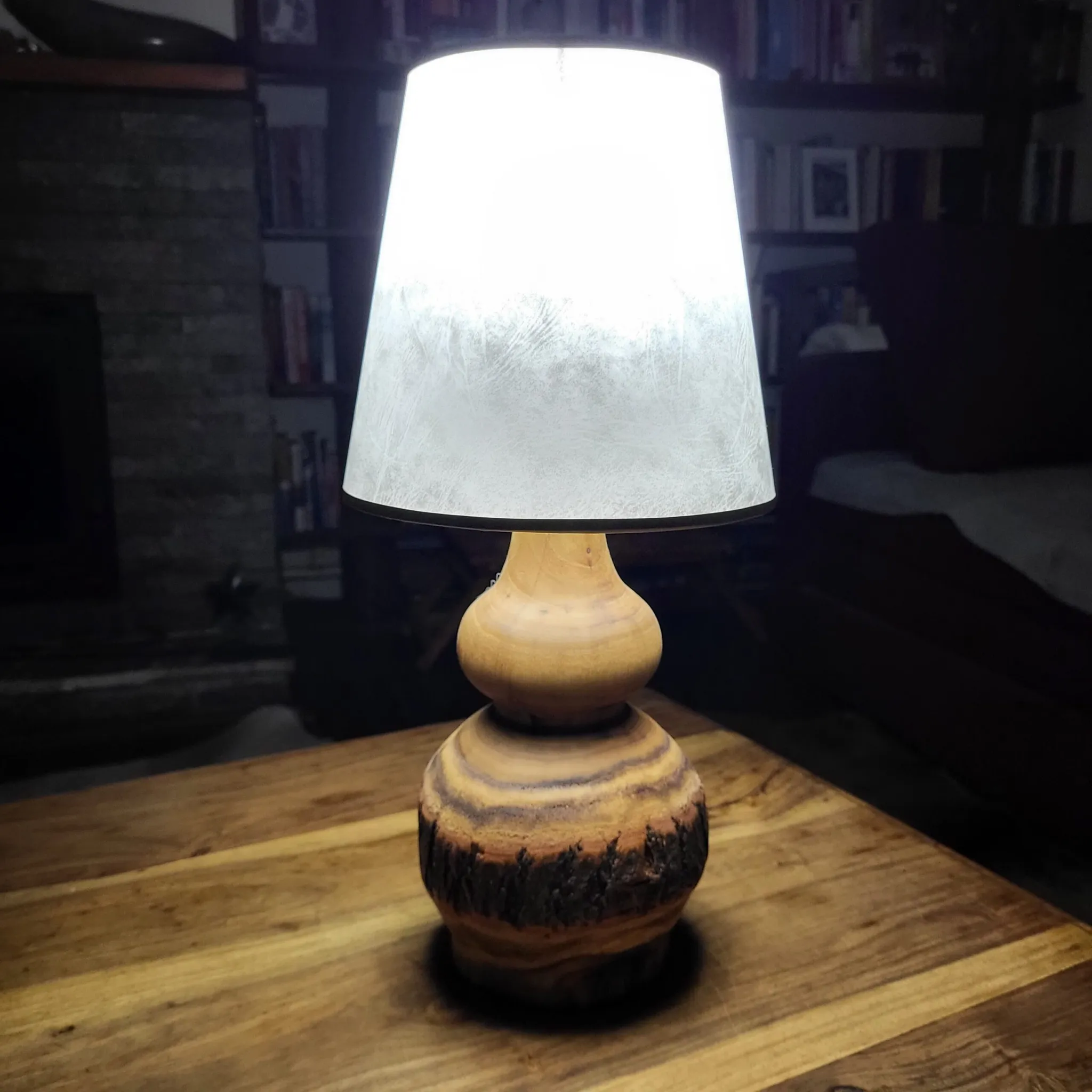 Tokarena lampa, bagrem, pergament abažur