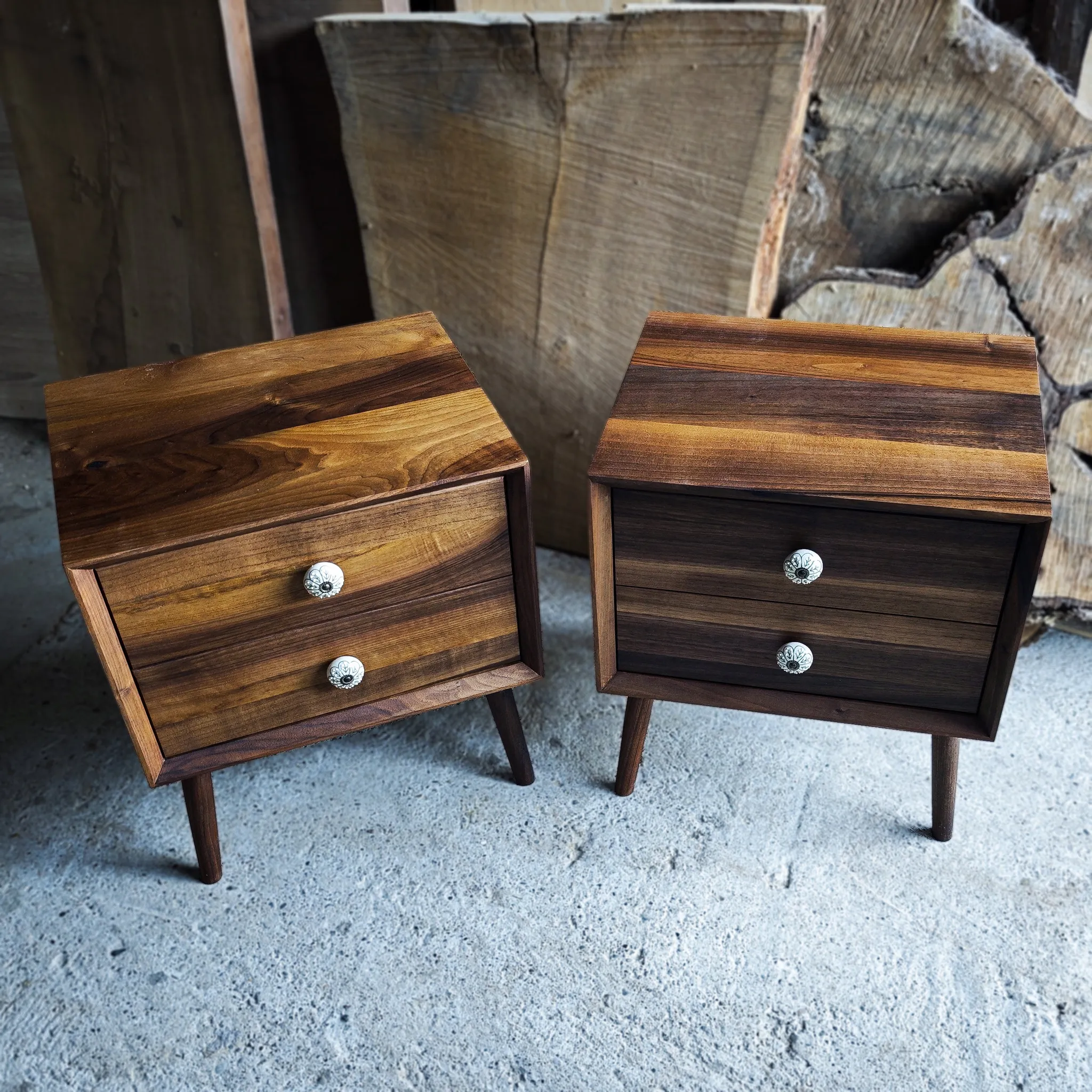 Midcentury noćni stočići, pareni orah