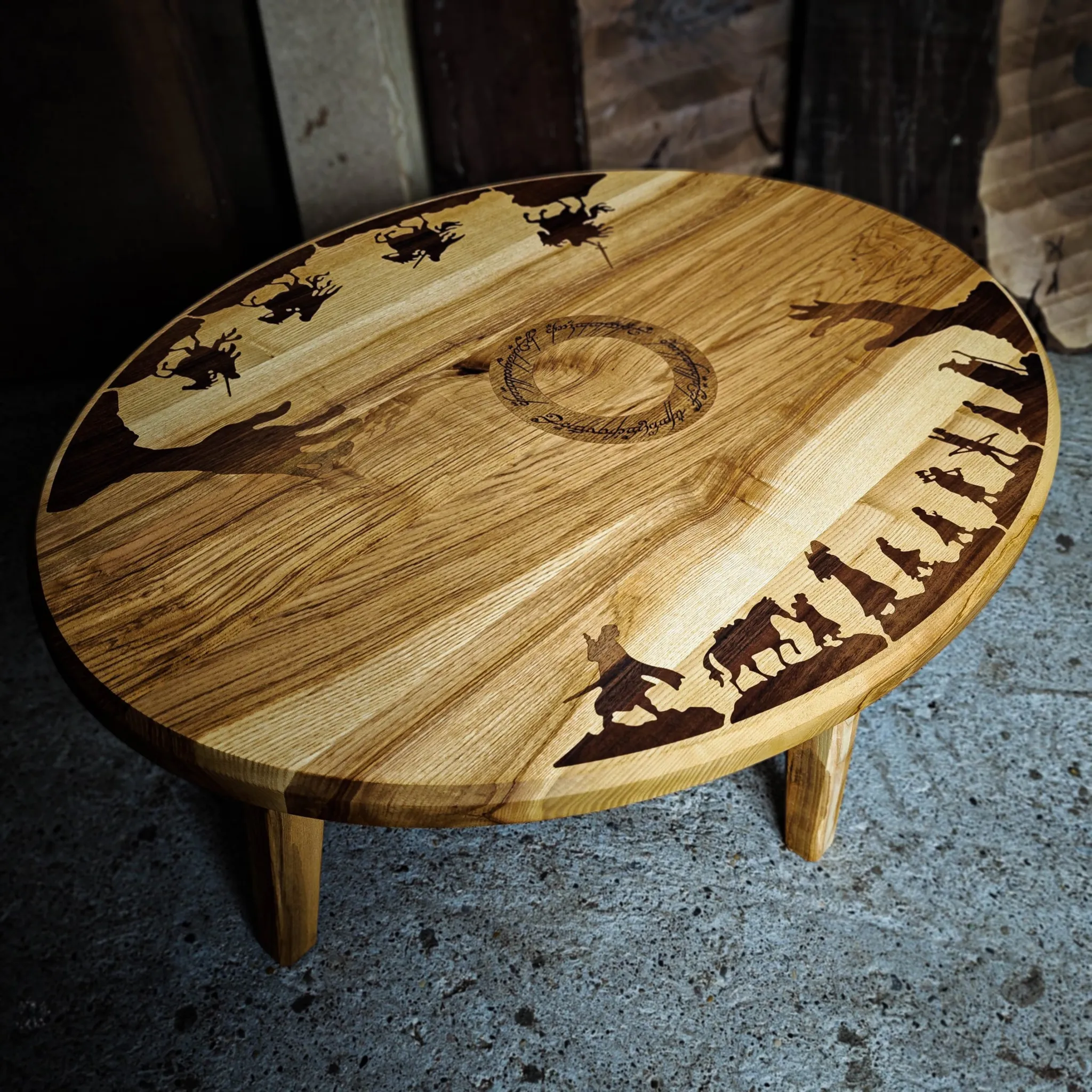 Ringbound klub sto, kernirani jasen