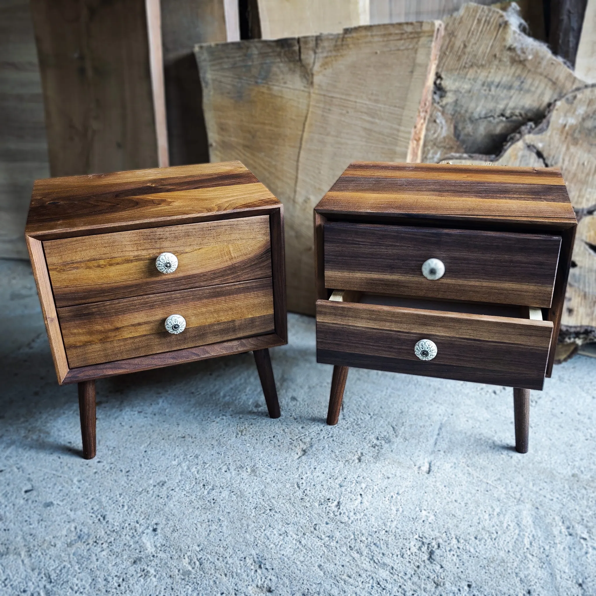 Midcentury noćni stočići, pareni orah