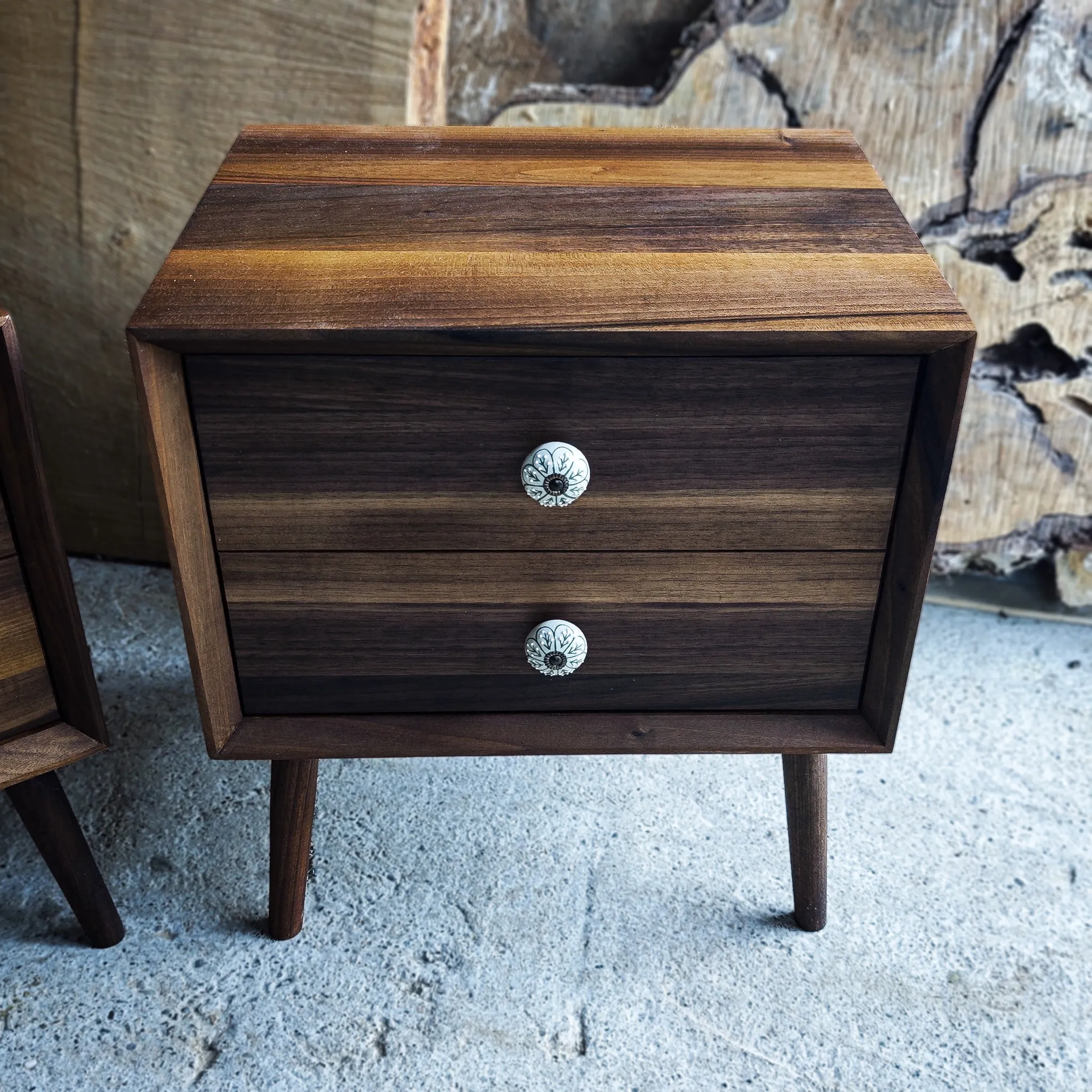 Midcentury noćni stočići, pareni orah