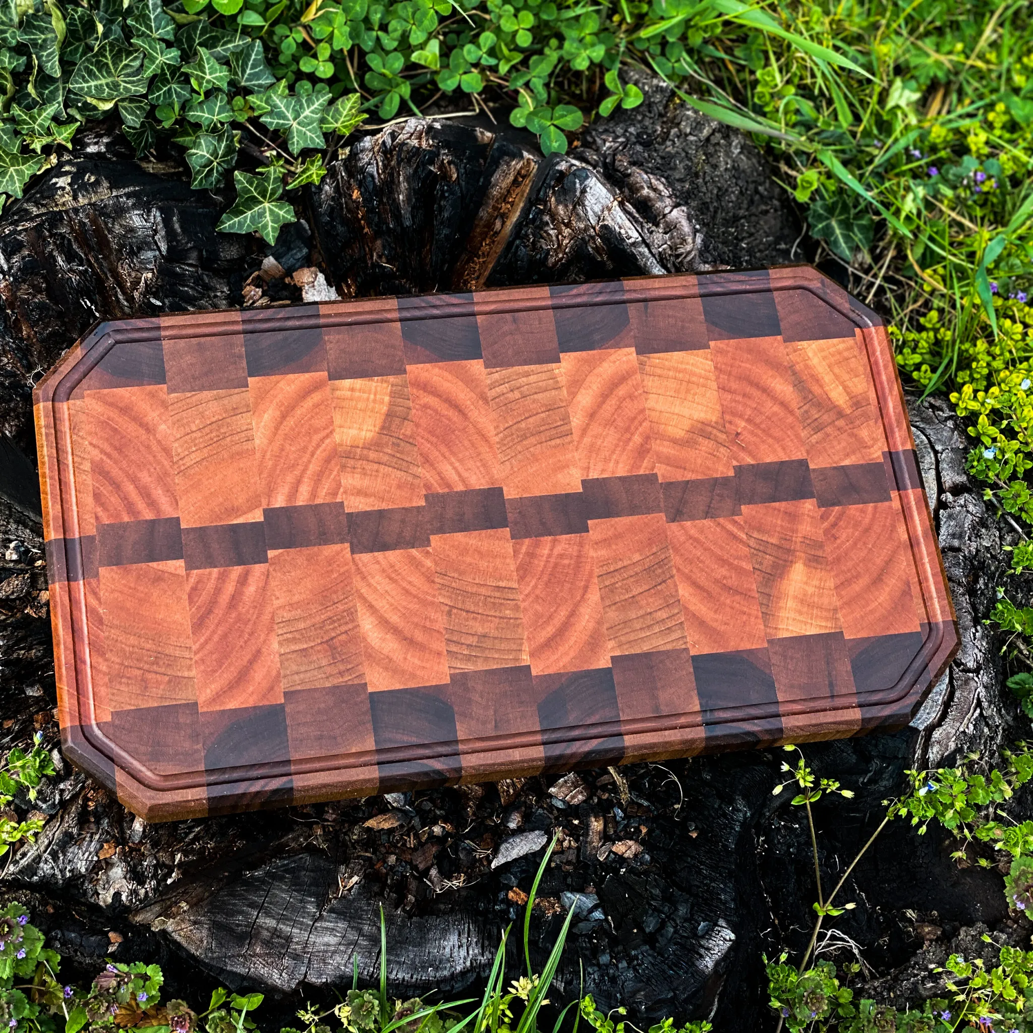 End-grain daska za sečenje, trešnja i orah