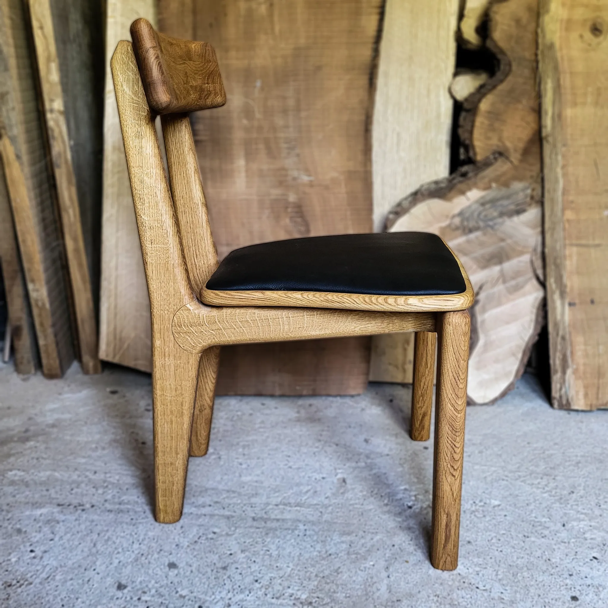 Stolica Džomla, hrast, crna eko-koža