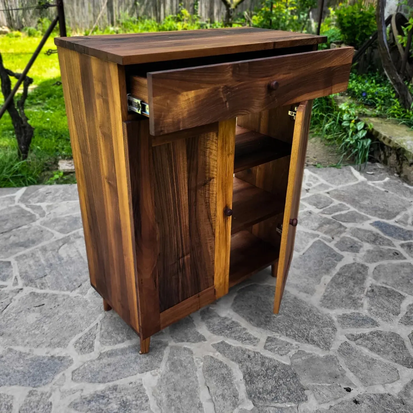 Cipelarnik, pareni orah, 80 x 106 cm