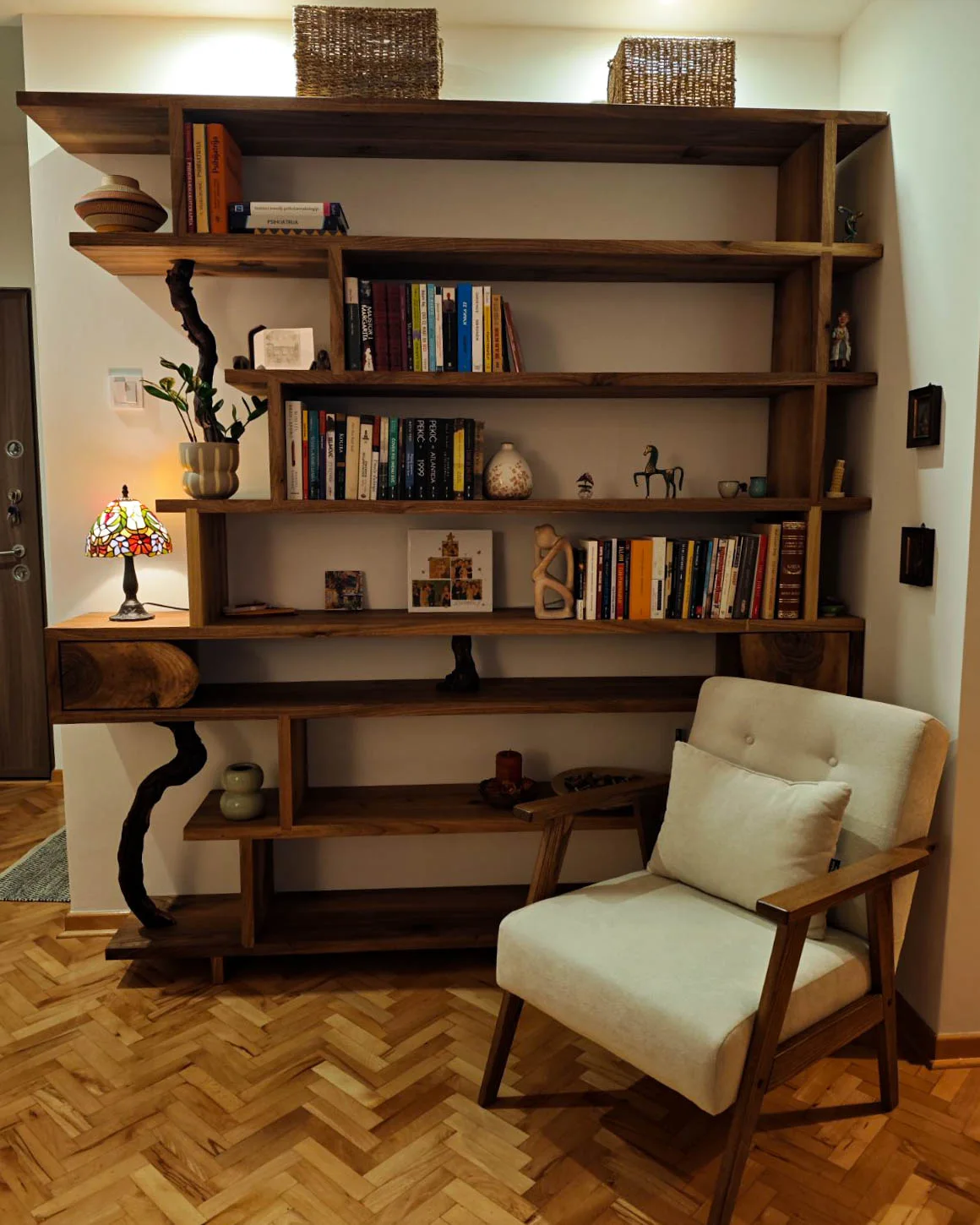 Zidna biblioteka, orah, 200 x 200 cm