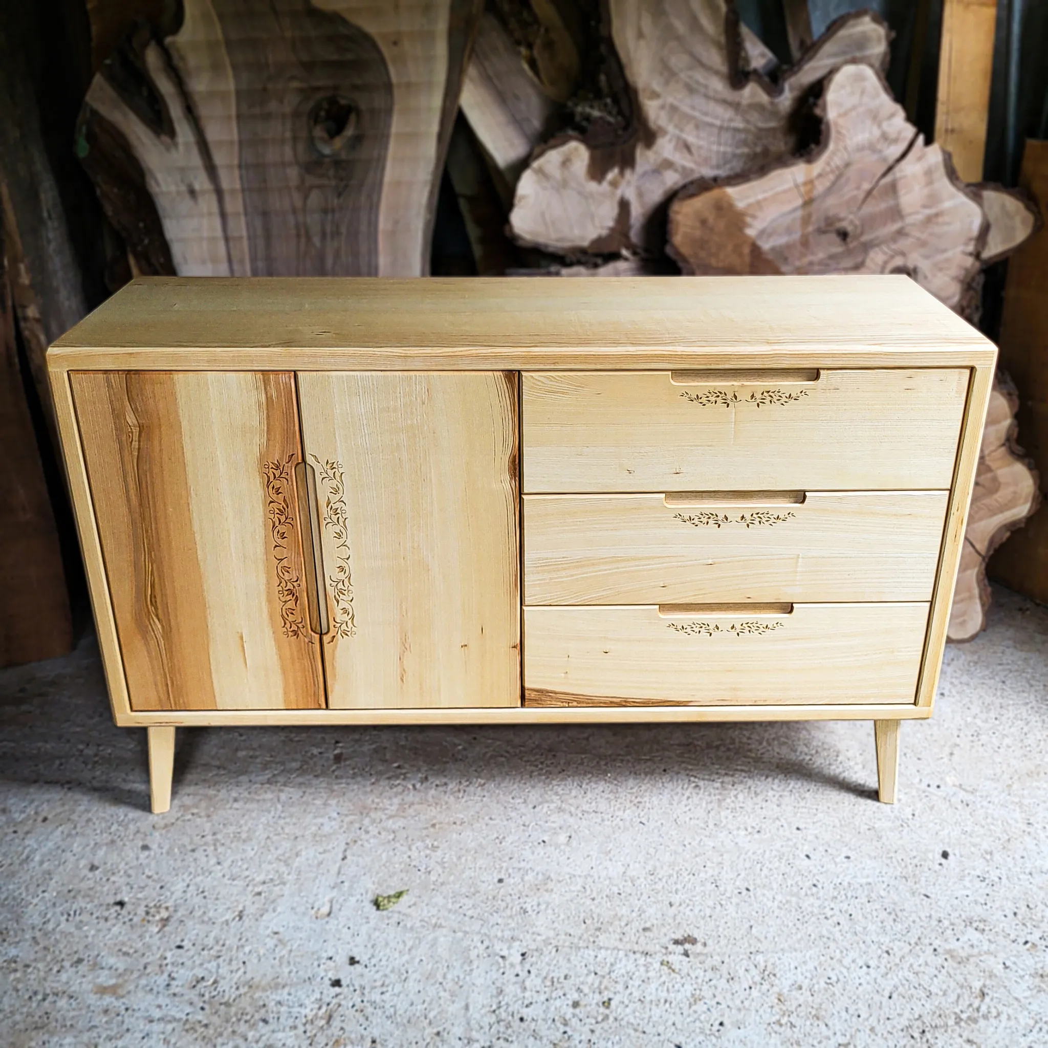 Flora, jasen, 140 x 45 x 66 cm