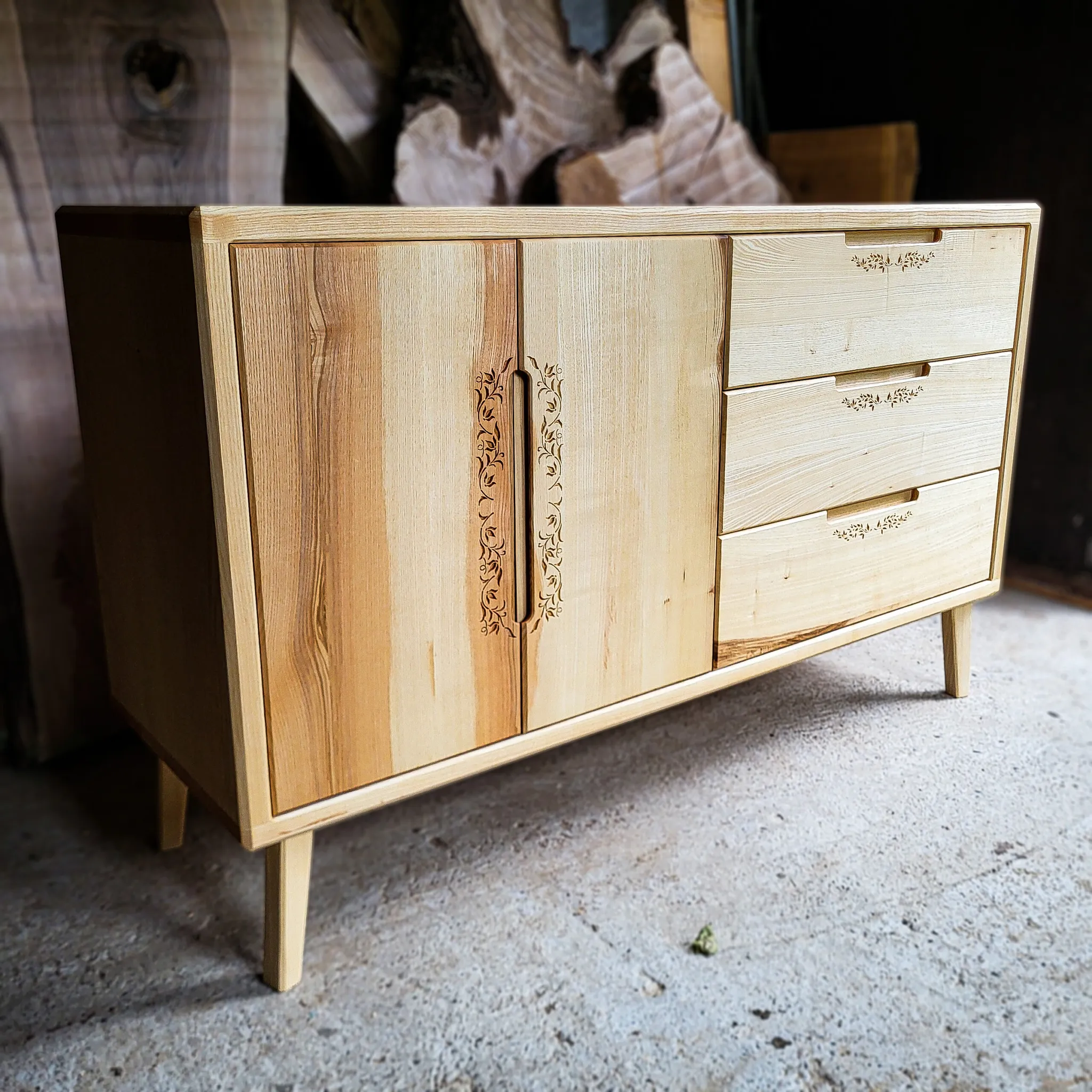 Flora, jasen, 140 x 45 x 66 cm