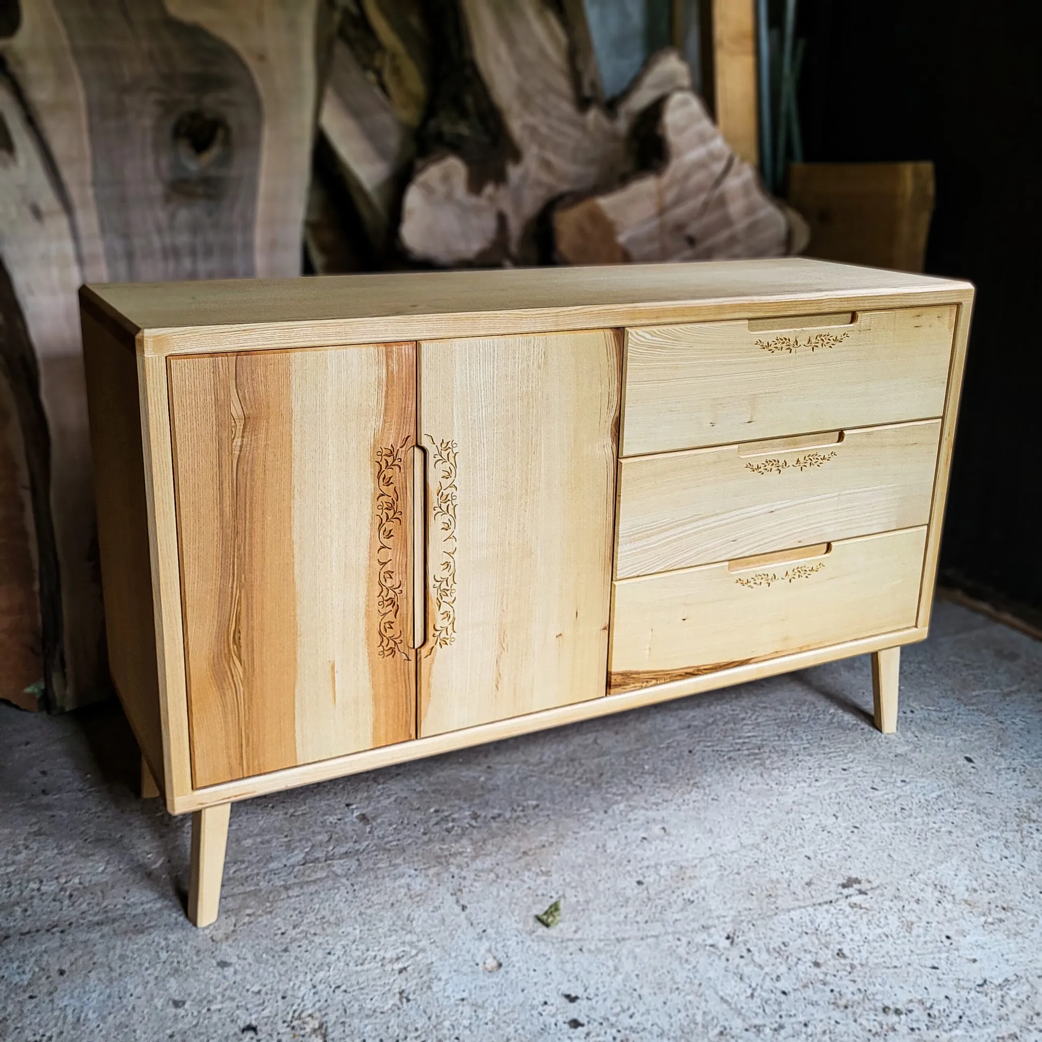 Flora, jasen, 140 x 45 x 66 cm