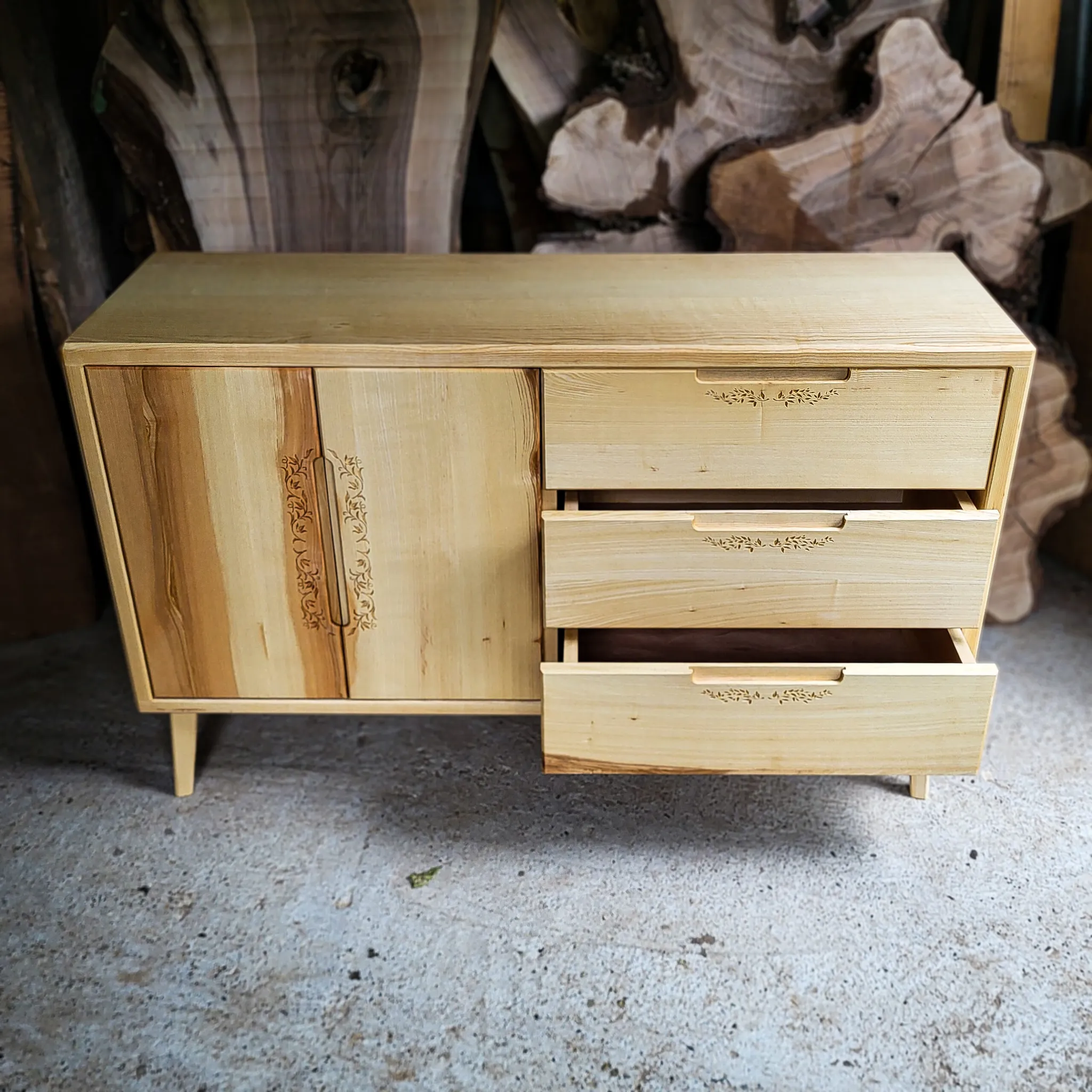 Flora, jasen, 140 x 45 x 66 cm