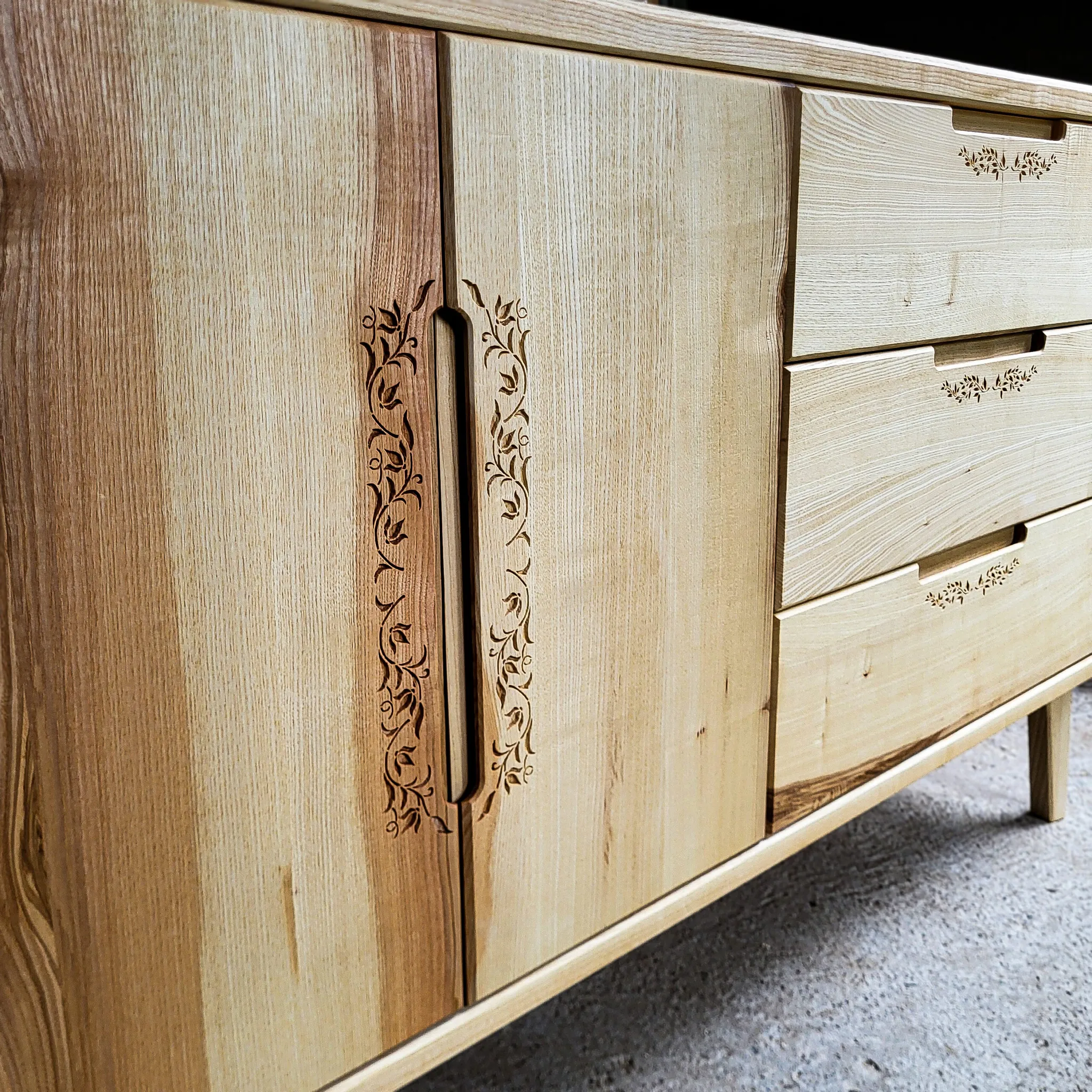 Flora, jasen, 140 x 45 x 66 cm