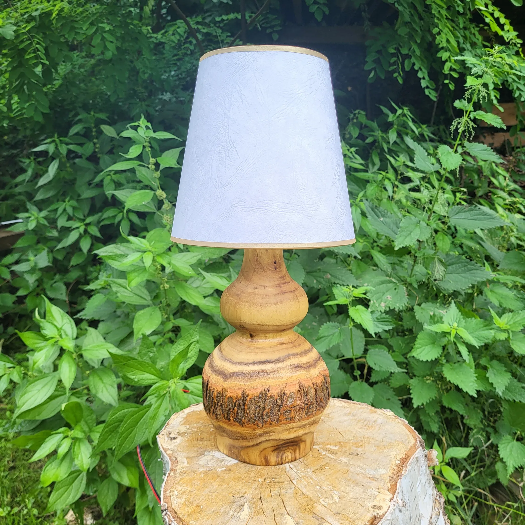 Tokarena lampa, bagrem, pergament abažur