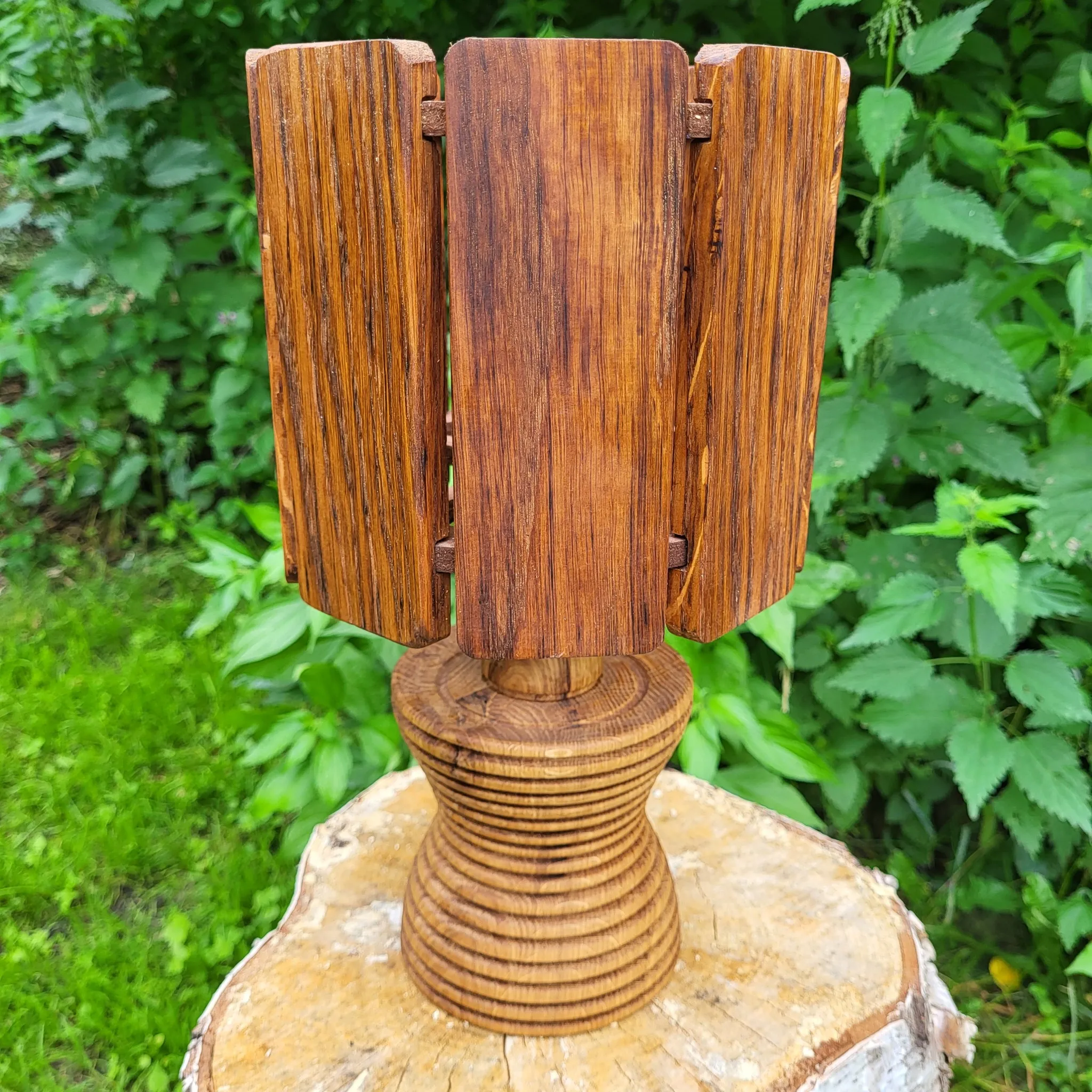 Tokarena lampa, hrast, drveni abažur