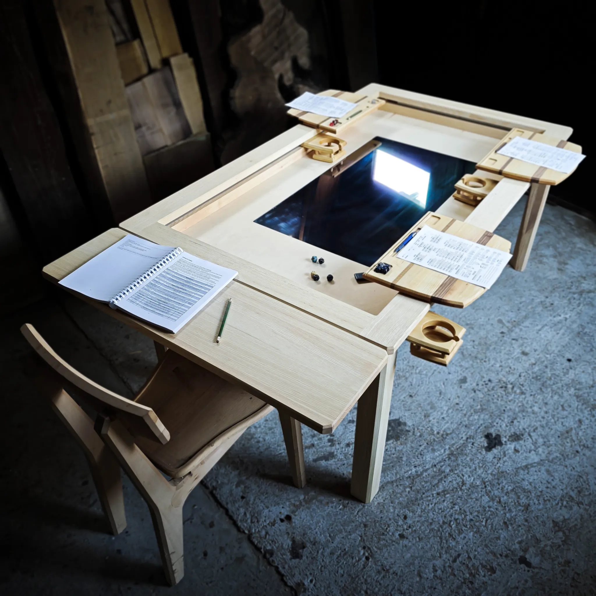 Leba i igara, gejming trpezarijski sto, jasen