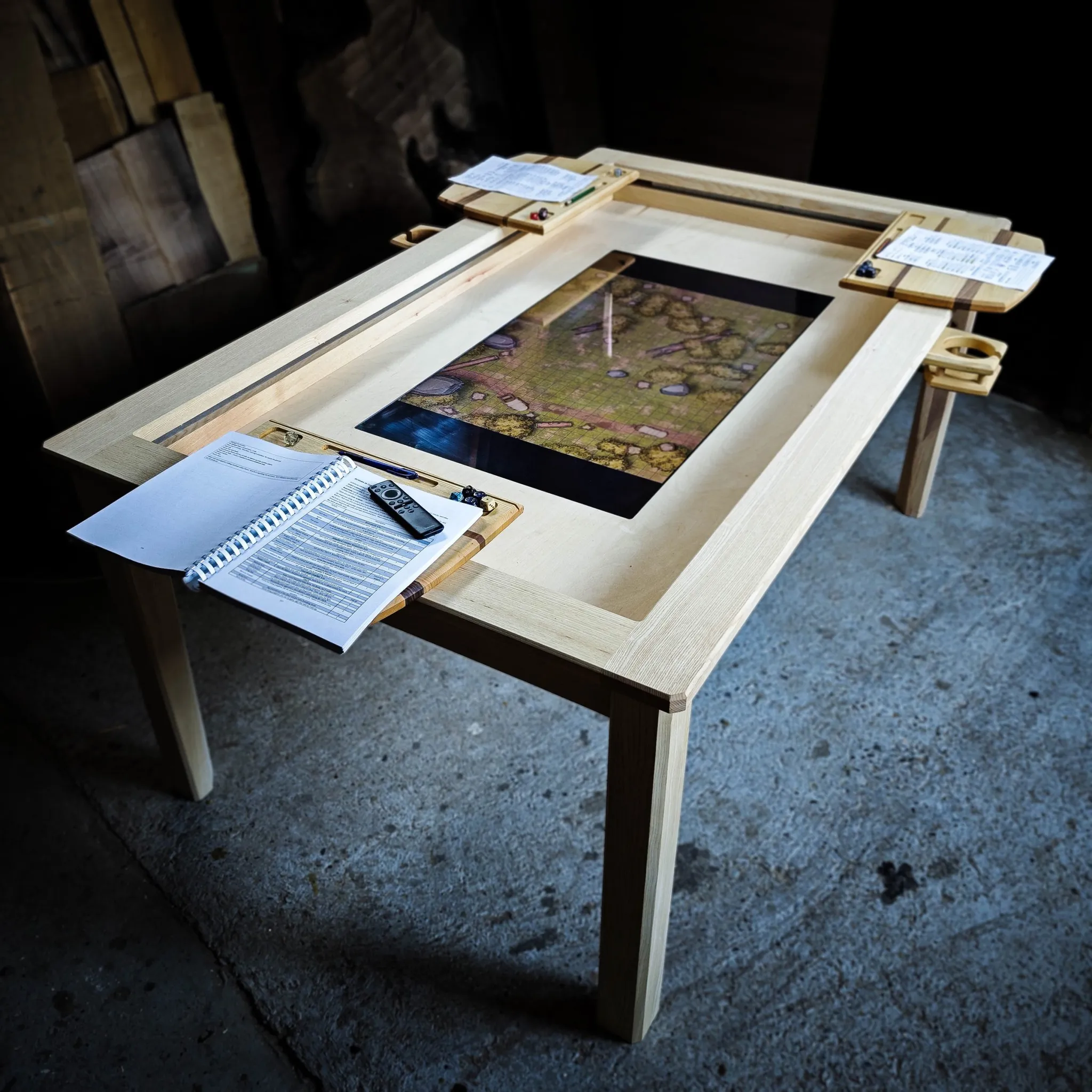 Leba i igara, gejming trpezarijski sto, jasen