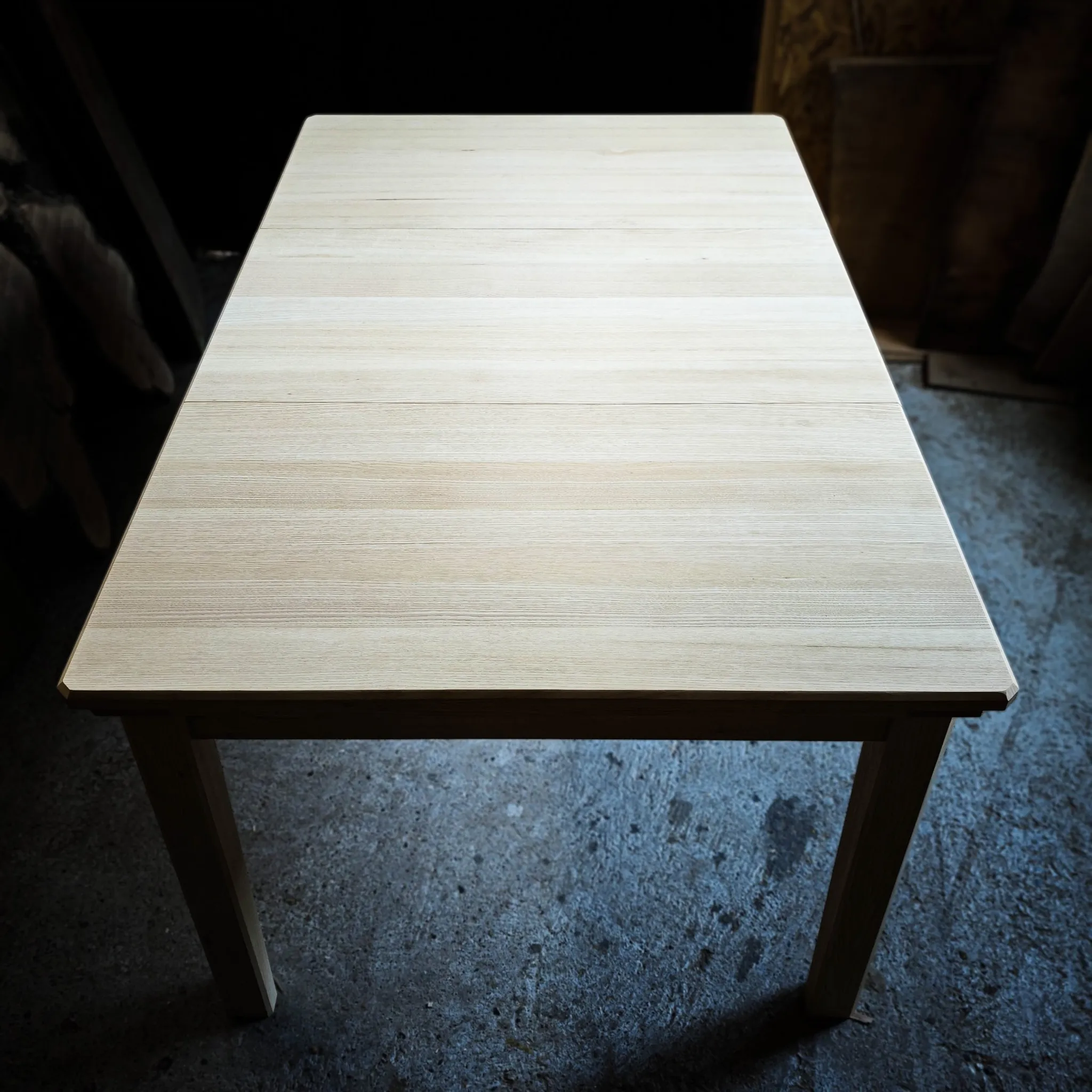 Leba i igara, gejming trpezarijski sto, jasen