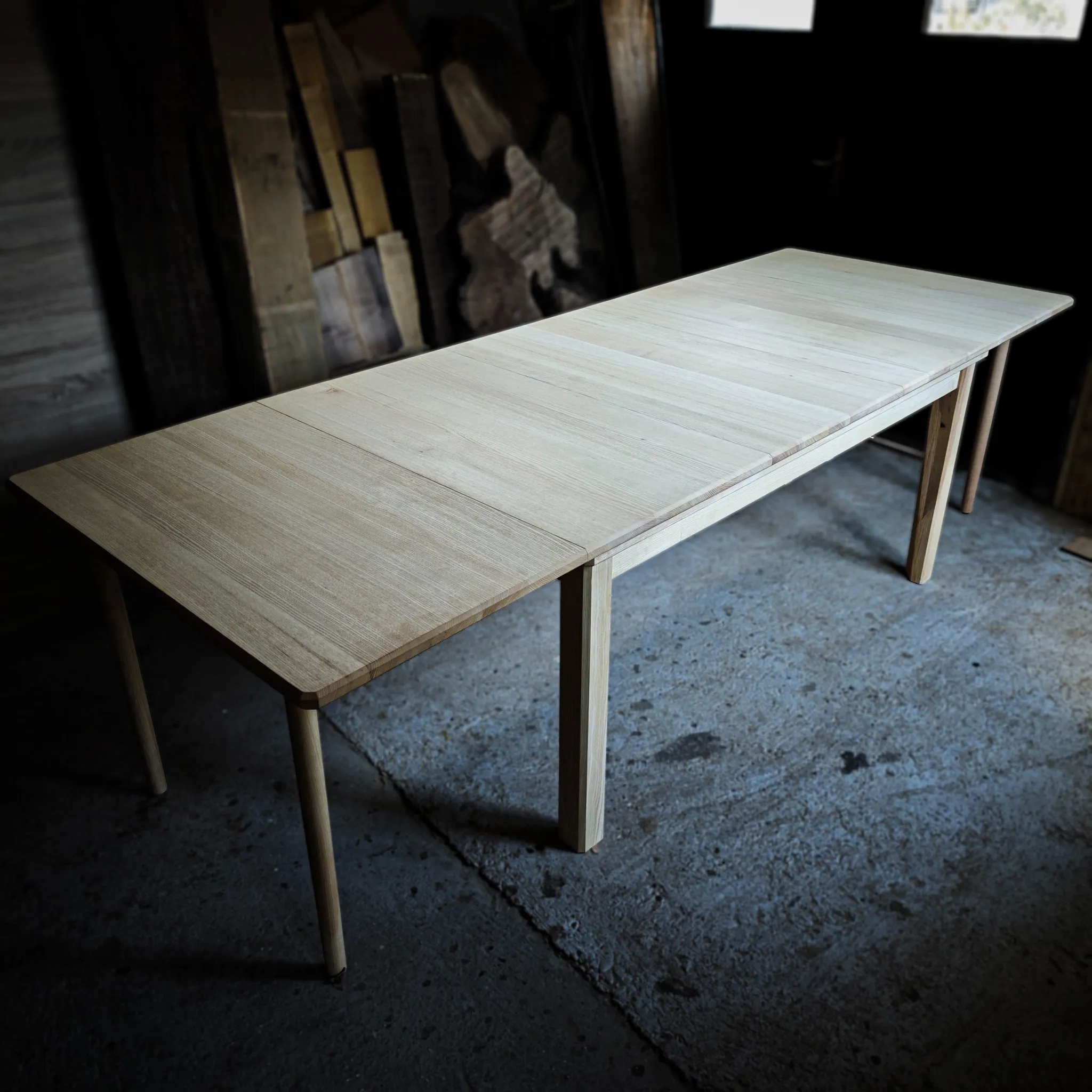 Leba i igara, gejming trpezarijski sto, jasen