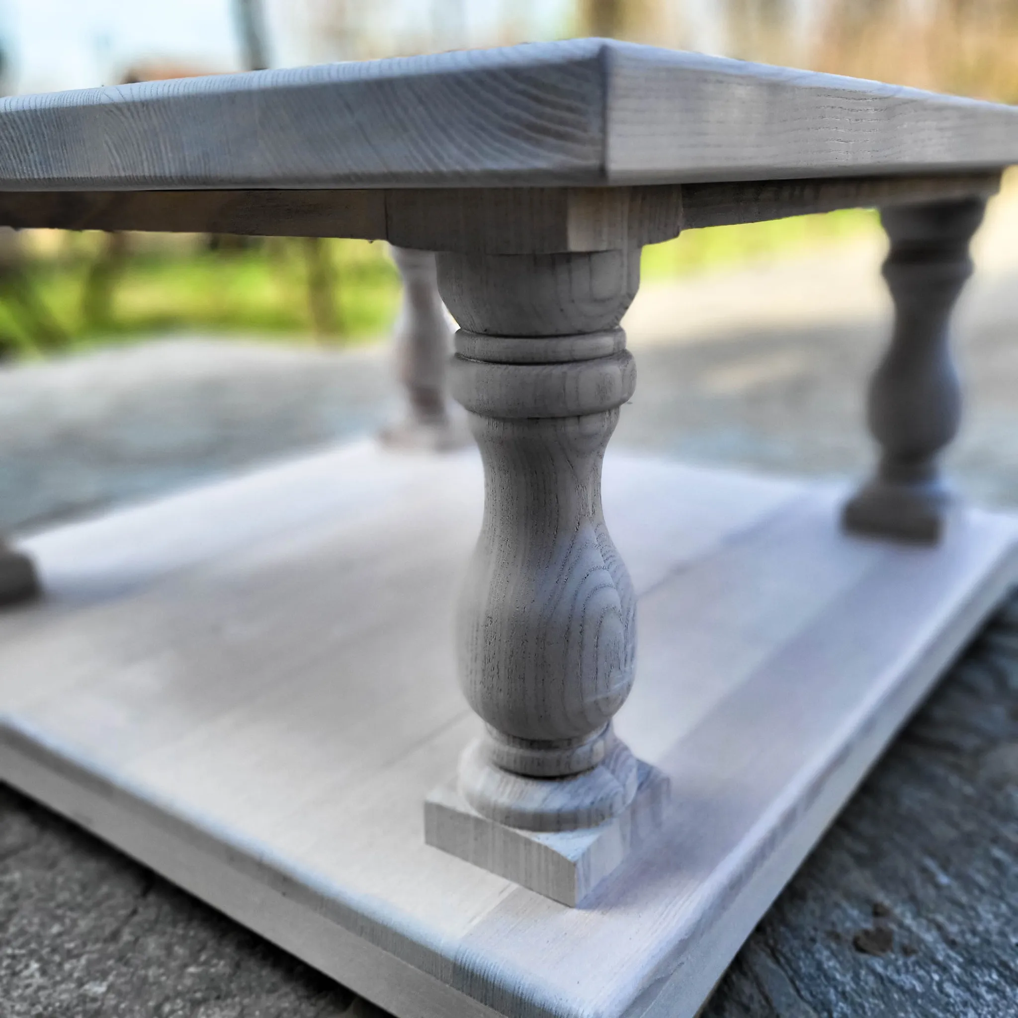 Balustradica, jasen, bajcovan i uljen u belo, 80 x 80 cm