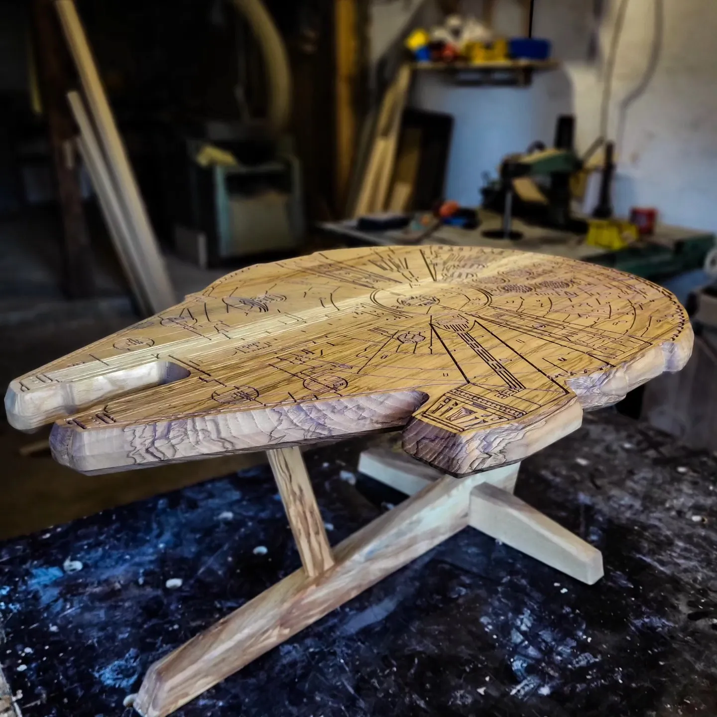 Millennium Falcon, jasen