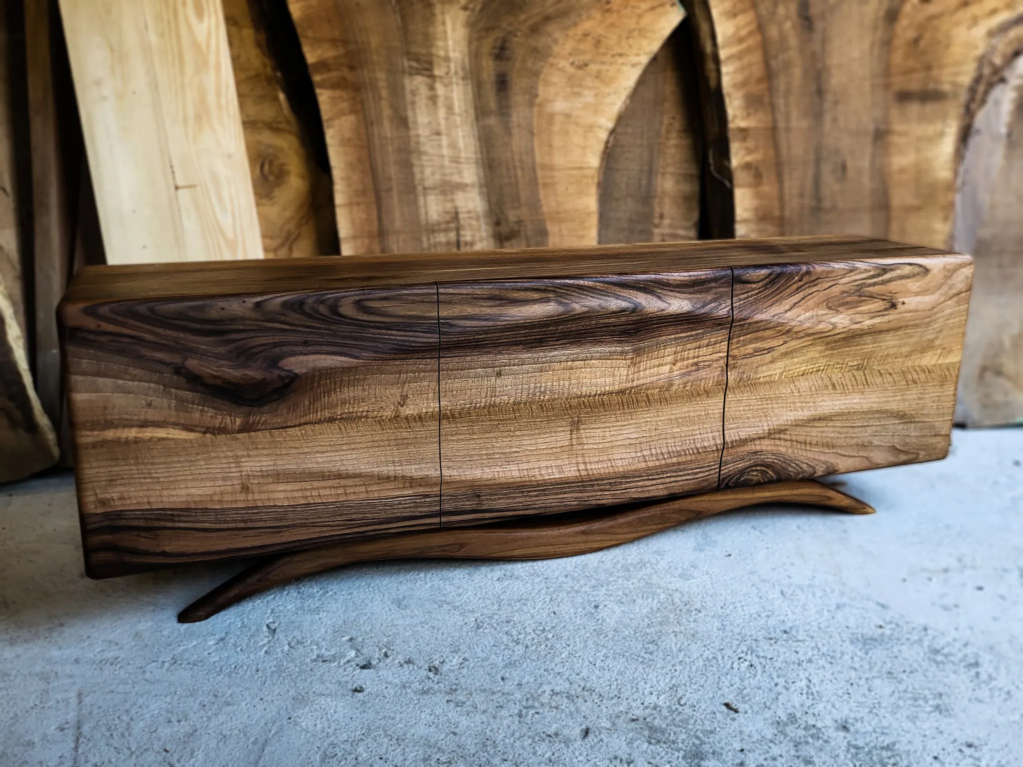 Val komoda, pareni orah, 150 cm širine