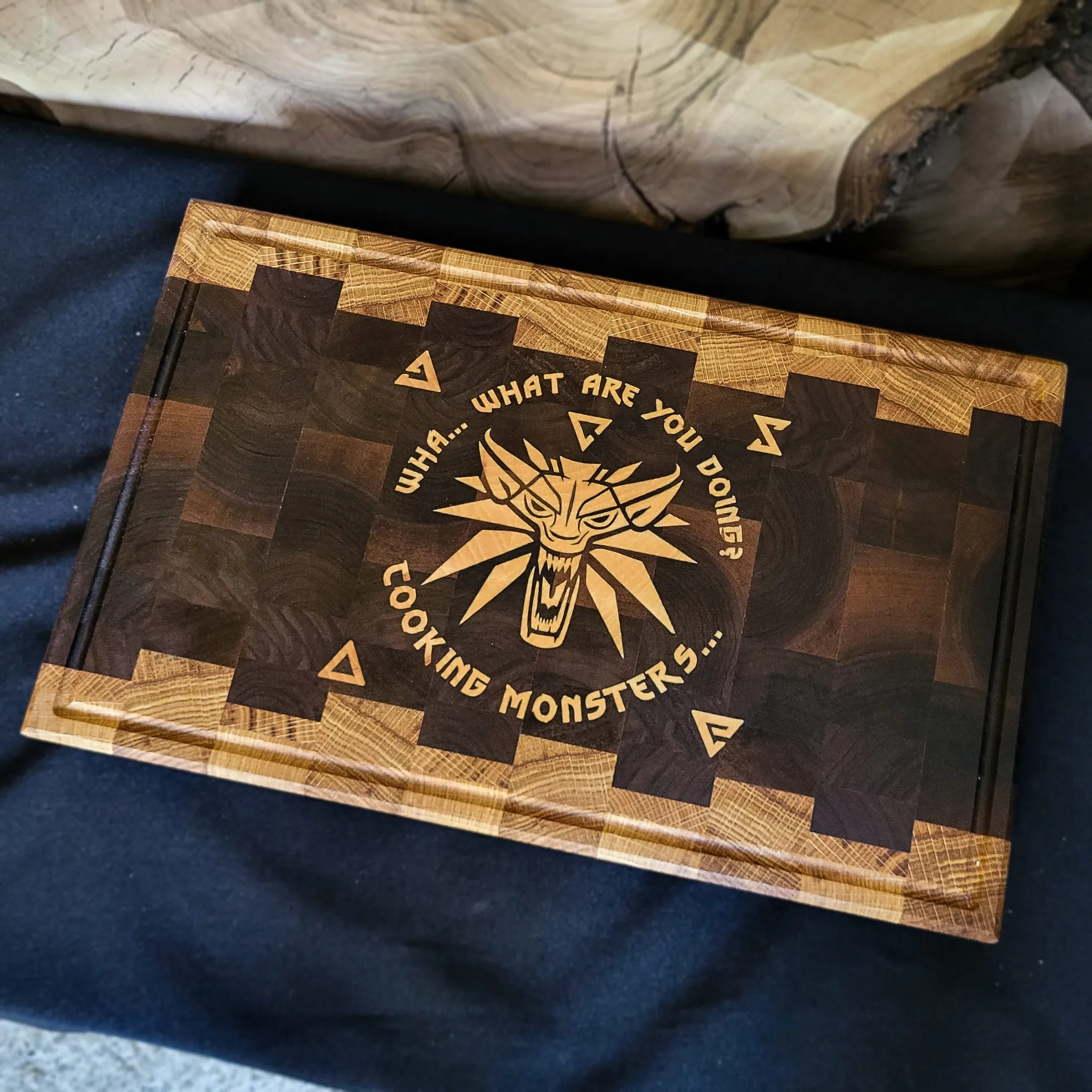 Witcher 3 daska, orah, pareni orah i hrast, intarzija, end-grain